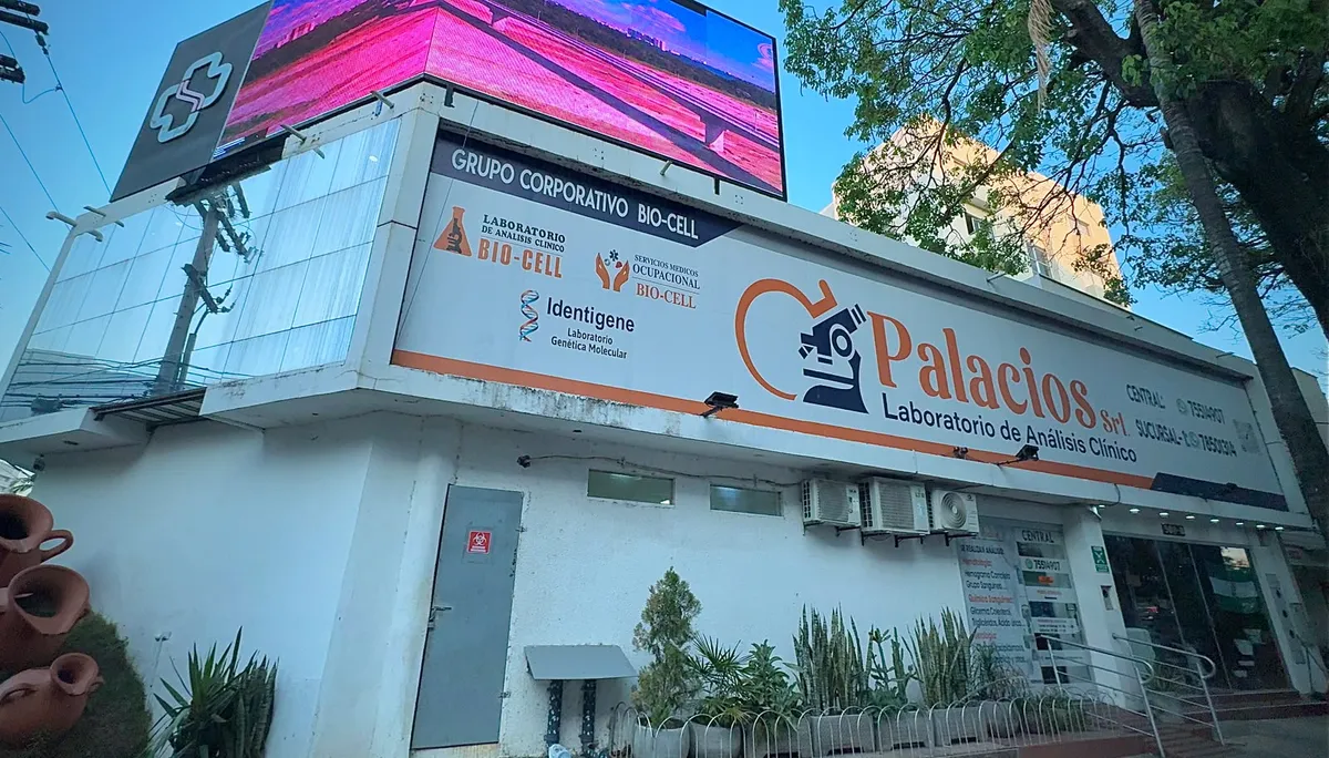 Fachada del Laboratorio Palacios Central en Santa Cruz